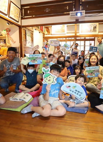 《誰陪我長大》從繪本探索保安林與人的緊密連結