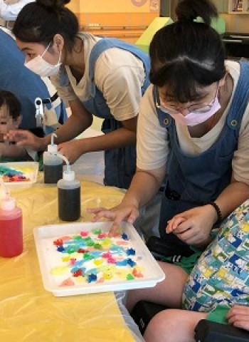 民生醫院飛象家園攜手竹西育兒資源中心創新 五感藝術體驗活動開啟安置孩童全新感官之旅