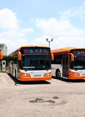 台南市再添18輛示範型電動公車上線 全國首批行駛國道營運