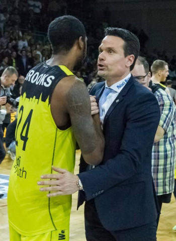 台鋼獵鷹宣佈美籍大前鋒翟蒙加盟 總教練柯納與昔日子弟兵「再續前緣」！