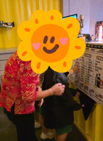 林俊憲立委與蔡麗青議員聯手支持!臺南Boss炸雞工坊愛心餐點溫暖450位清寒學生