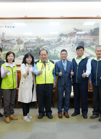 惠民醫院張明哲院長轉任新職 陳光復親頒榮譽縣民證表彰功績