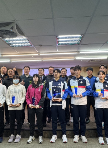 黃偉哲市長接見臺南小將,表彰他們在世界中學生運動會上的卓越表現