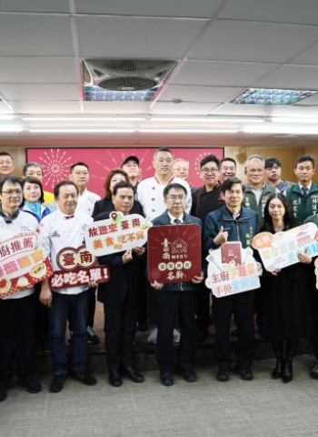 「臺南美食名廚」手冊集結22在地名廚料理故事  黃偉哲邀嚐佳餚遊臺南