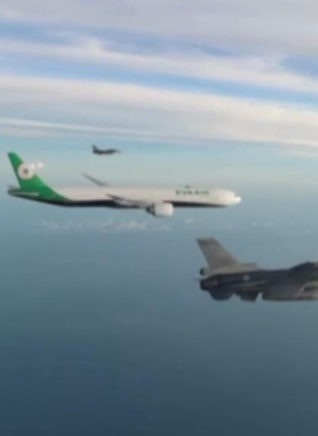 空軍F-16V伴飛！臺灣棒球英雄12強奪冠 凱旋盛況震撼全球！