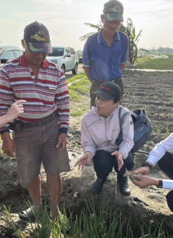 安南區農民獲得天災補助 林俊憲立委攜議員蔡麗青爭取每公頃4萬1千元支援