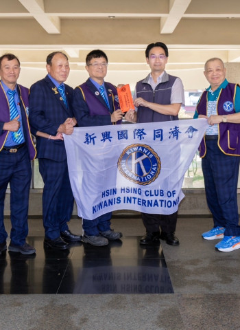 毒駕車禍重創兩家庭 賴志明會長帶領新竹市新興國際同濟會啟動募款援助 虎林國小校長林啟誠頒發感謝狀