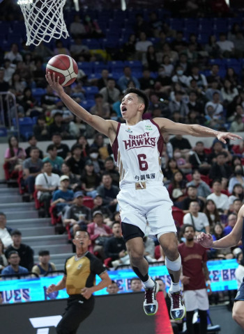 台鋼獵鷹新賽季首戰逆轉奪勝 谷毛唯嘉轟23分