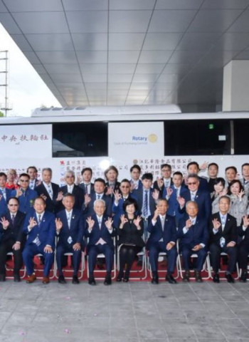 全臺首輛大型電動捐血車誕生!新北土城中央扶輪社捐贈創舉引領環保與捐血革命