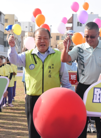 澎湖中興國小新操場跑道啟用 陳光復縣長勉勵學子奔向夢想未來