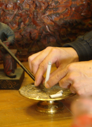 【獻曝】神明愛抽菸 碰到菸害防制法差點被罰錢