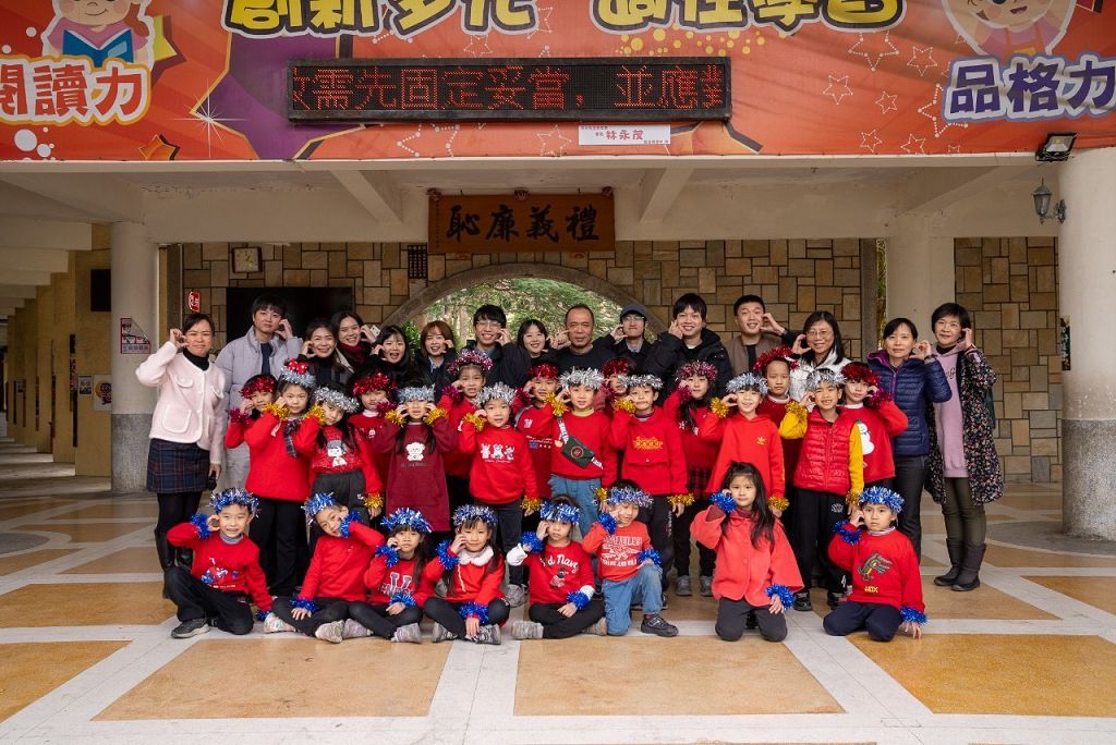 沙發先生家居攜手華龍國小,帶領學童體驗家具設計教育