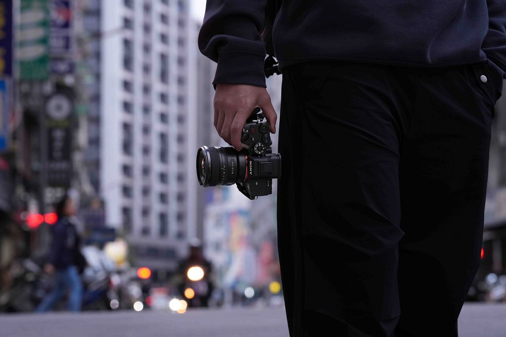 發揮高解析度、散景及強大近拍能力,Sony 發表 E 接環 FE 16mm F1.8 G超廣角定焦鏡頭