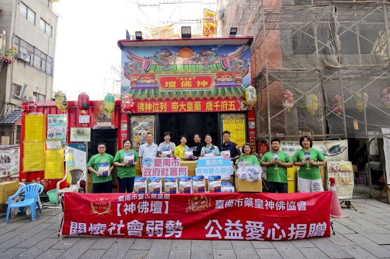信眾愛心化為營養物資 生醫廠攜手市政單位、宗教團體溫暖送角落