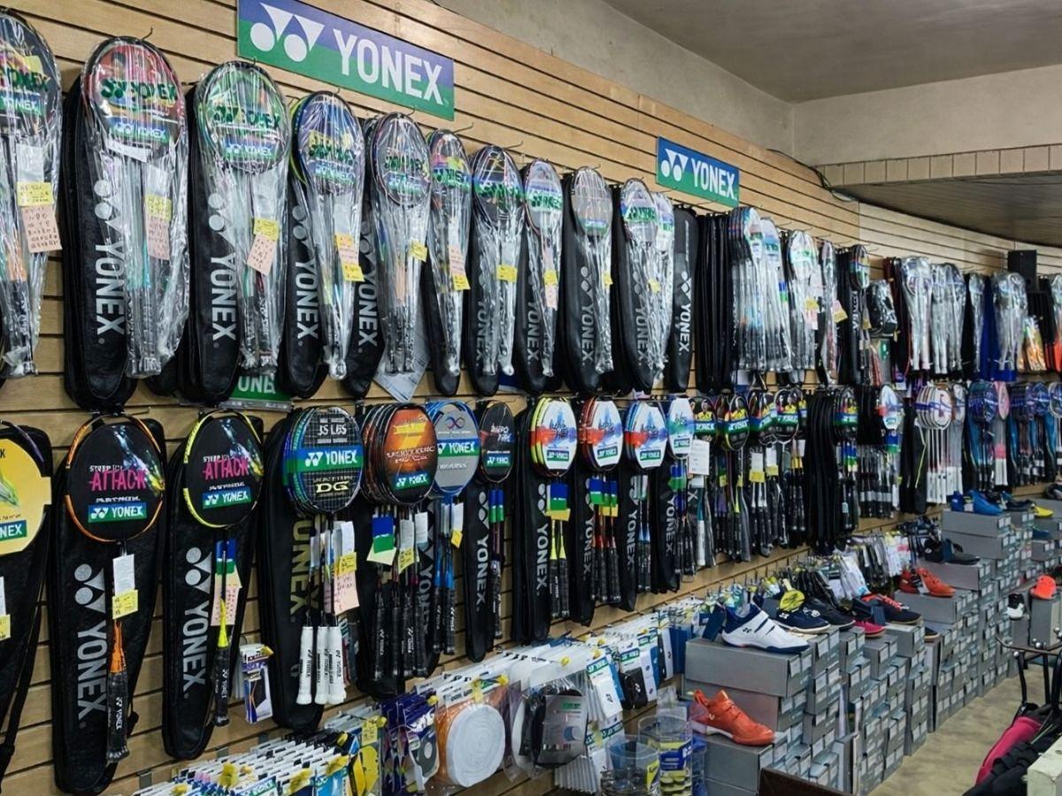 台中買羽球拍去哪？在地深耕38年專賣店 穿線、球鞋一次滿足