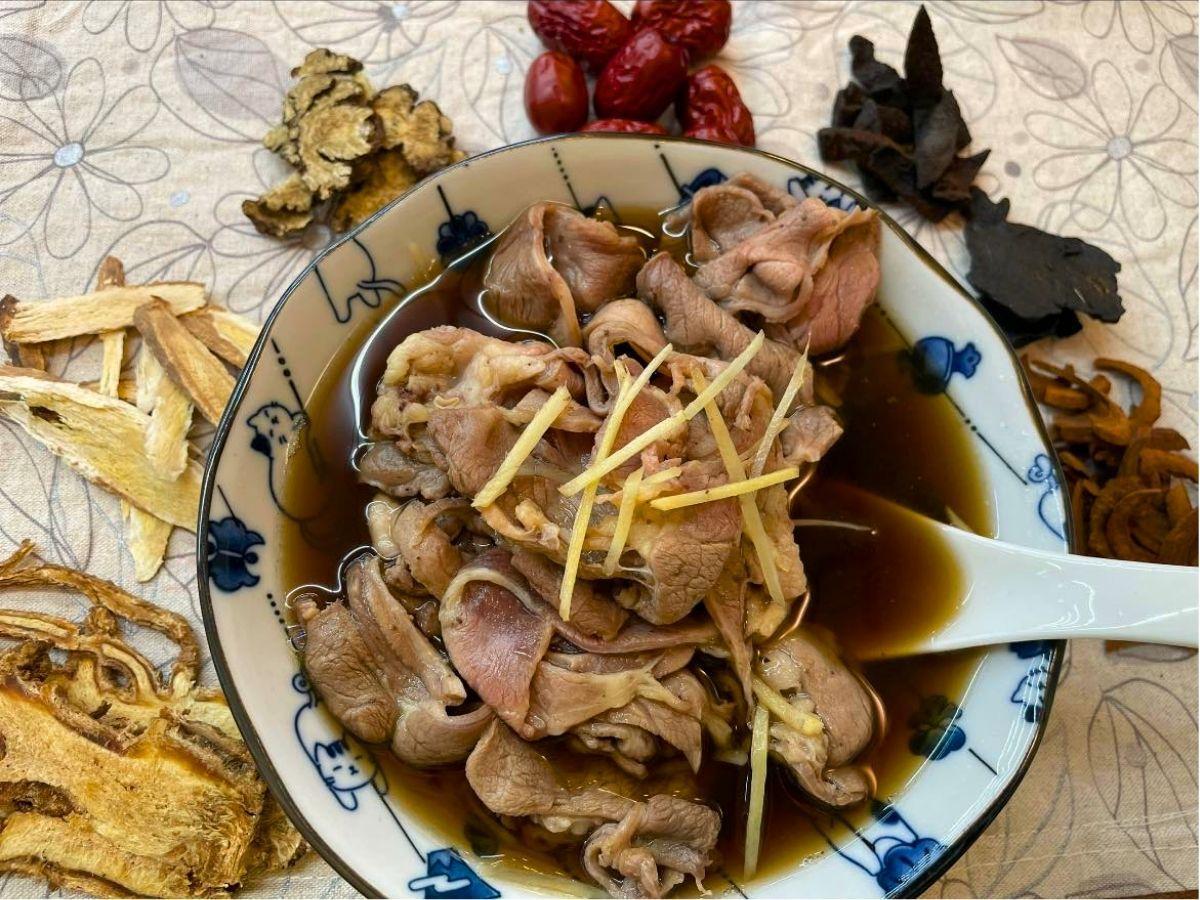 在地人狂推台東必吃羊肉爐 人氣名店藏暖心家庭故事