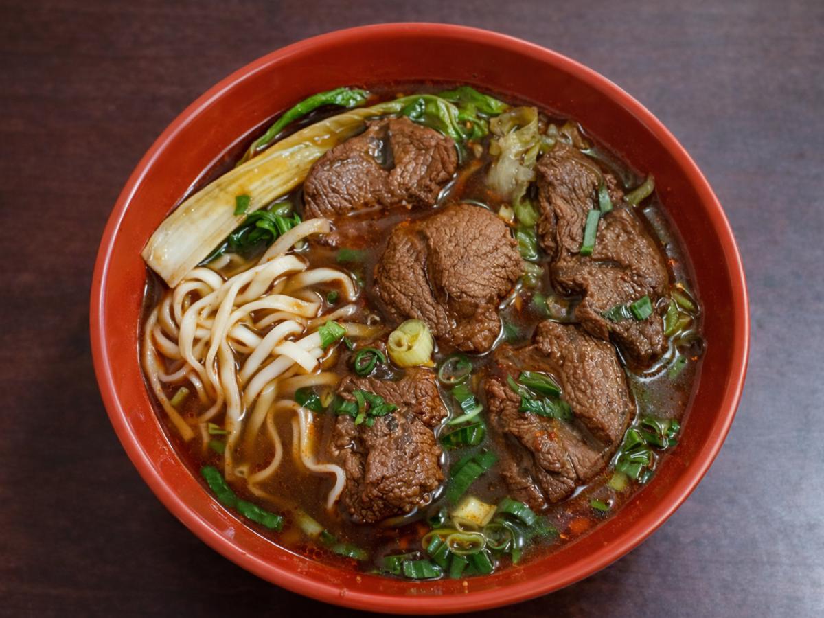 崙背必吃美食推薦 中藥蔬果湯頭牛肉麵 配大骨湯與滷味剛剛好