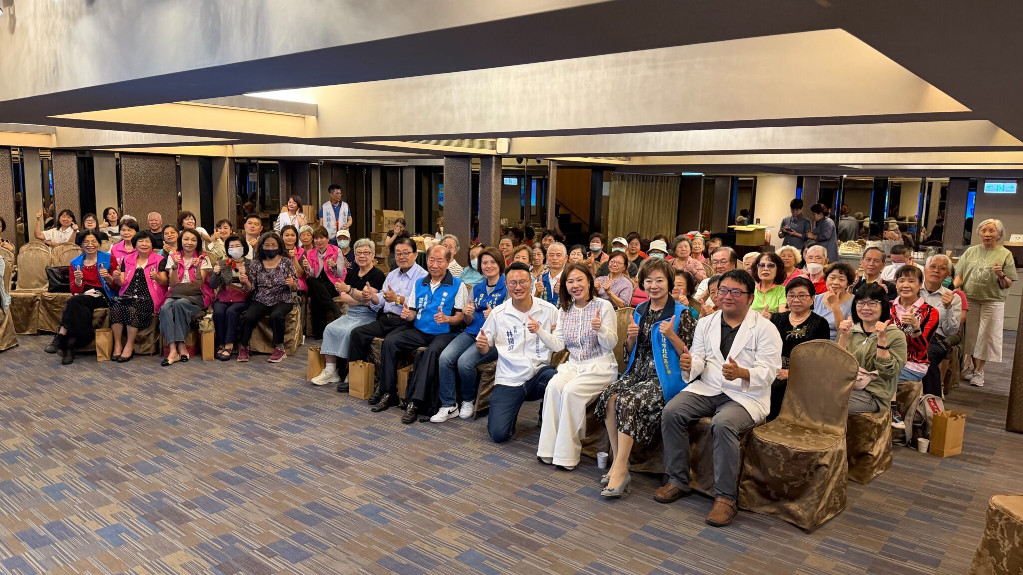 士林北投 李彥秀喊「買一送一」投林揚庭送李彥秀服務