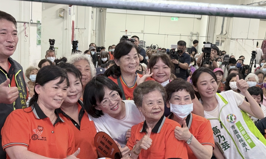 高乃芸與蘇巧慧合體拚「包中」 再為樹林弱勢孩童送神級美味粽子