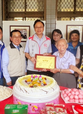 重陽敬老賀百歲、歡喜賀壽獻祝福 八德榮家辦桌饗宴103歲陳克湘賢伉儷感謝各界祝福
