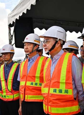 行政院長卓榮泰視察花東鐵路雙軌電氣化計畫 盼如期完成通車目標