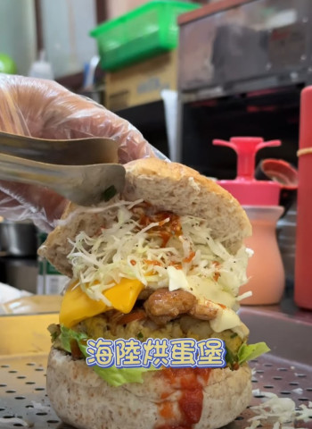 台中西區特色早餐！超特別彩色蛋餅澳式早餐！