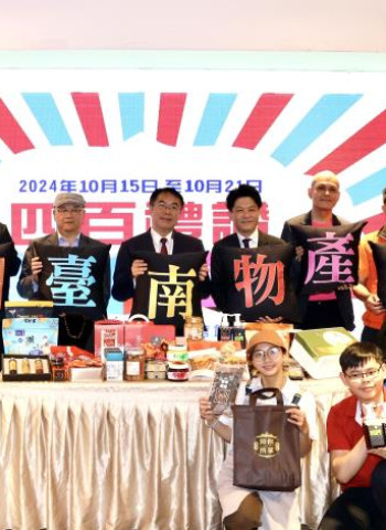 黃偉哲高雄大力推廣「四百禮讚」!臺南物產展震撼登場,數十款伴手禮引爆購物熱潮!