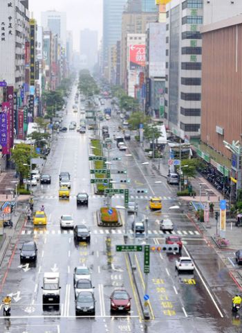 行政院通過土地稅法第54條修正案，放寬未辦理過戶即轉手交易裁量權，勢將影響不動產市場交易活絡