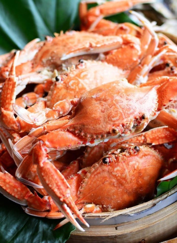 【台南安平亞果薈】中餐廳推出「萬里蟹秋實蟹宴」 一次品嚐40隻萬里蟹！