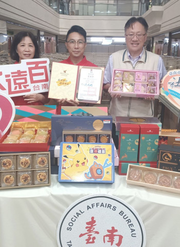 善心企業合捐南市弱勢家戶320盒月餅 黃偉哲:感謝善心企業中秋送暖