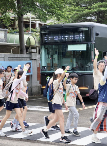 南市府聯合嘉義區監理所舉辦「九大運輸業事故防治及路口停讓宣示活動」 提升行人交通安全