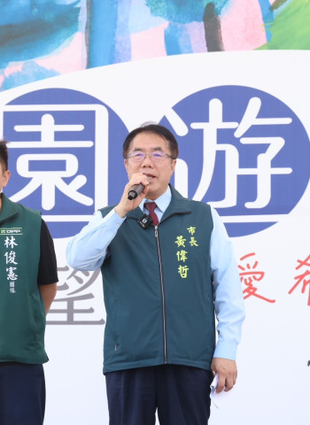 出席台南YMCA70週年園遊會 黃偉哲盼攜手讓台南更美好