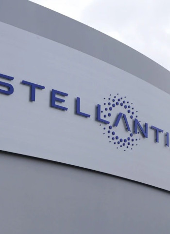 全球汽車業再掀震盪 Stellantis受關稅衝擊急裁900人 兩國工廠停產 股價重挫9.3%