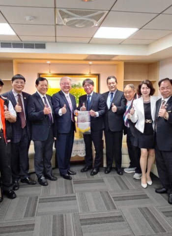 川普對等關稅重創全球經濟，重整供應鏈帶來危機與商機，世界簡姓宗親總會關注臺灣農業金融應對策略