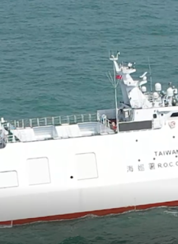 臺籍漁船機艙起火　海巡署八里艦疾馳救援