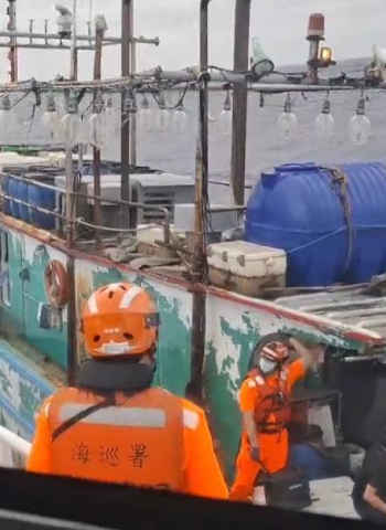 海巡嚴守海疆 成功攔截越南偷渡犯來臺 24人全數查獲 全案送檢偵辦