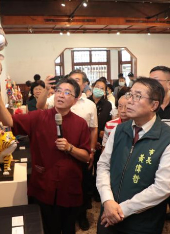「海.人與土地-糊紙傳承創新特展」愛國婦人會館登場 黃偉哲市長見證企業公益與工藝共融