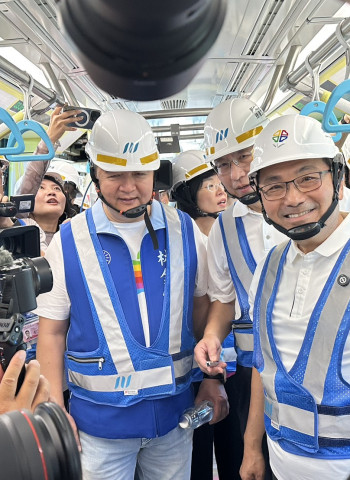 新北捷運三鶯線工程進度突破93% 新北市長侯友宜督導29列車完成測試 拚年底通車帶動陶瓷老街觀光