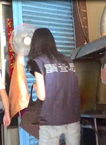 調查局破獲越南籍車手集團　以小吃店為掩護、動用假車牌提款洗錢　16名成員全數遭聲押