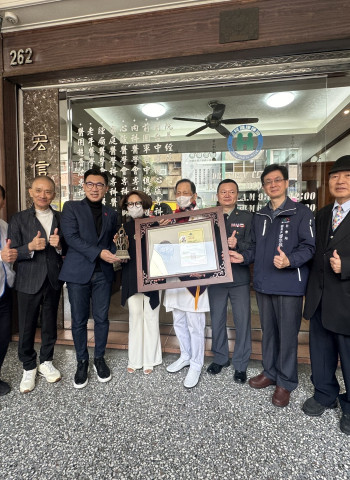 台中之光奇蹟醫師陳衛華 榮獲全球熱愛生命獎章