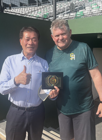 經典賽南非國家代表隊與臺南城市棒球隊交流 大讚:亞太棒球場