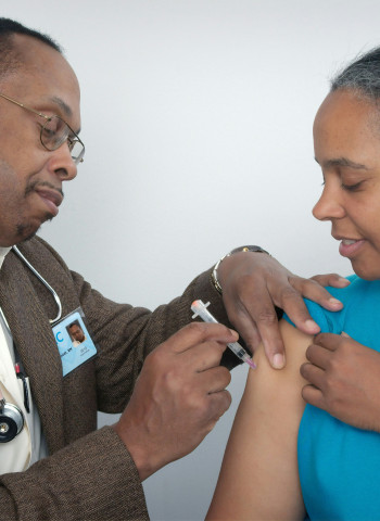 流感、新冠肺炎、一般感冒差異解析：症狀、病程與治療全攻略