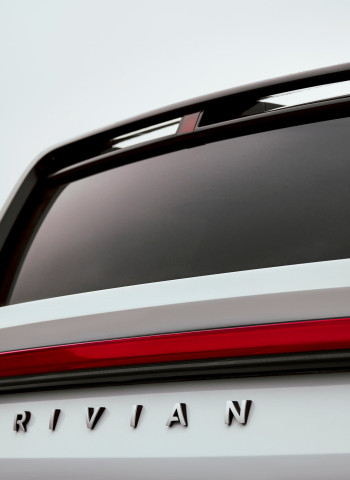 美國新創電動車廠 Rivian 2024 年 Q4 財報首度轉盈 但 2025 年銷售前景受挑戰