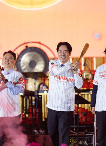 賴清德總統出席2025台灣燈會開燈典禮,呼籲中央地方朝野攜手合作,增進人民福祉