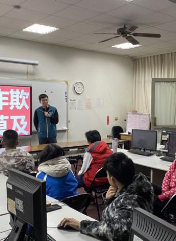 西洋情人節防詐！臺南市警局前進校園 提醒學生防詐與拒毒