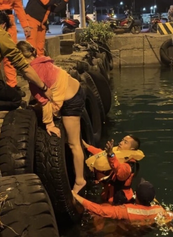 海巡署緊急救援!小琉球與高雄港落海民眾成功獲救