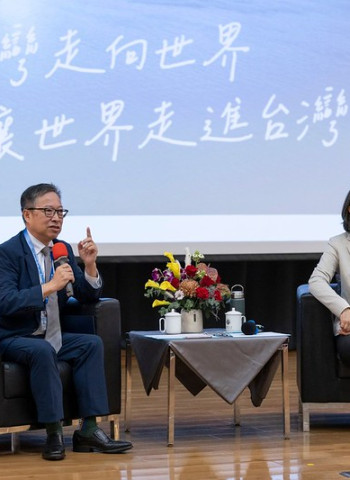 蕭美琴副總統高雄醫學大學高醫書院「校長講座」：讓臺灣成為世界舞台的焦點，發揮「戰貓精神」