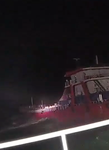 貝里斯籍油輪觸礁馬祖海域 海巡署全力救援 7名船員獲救