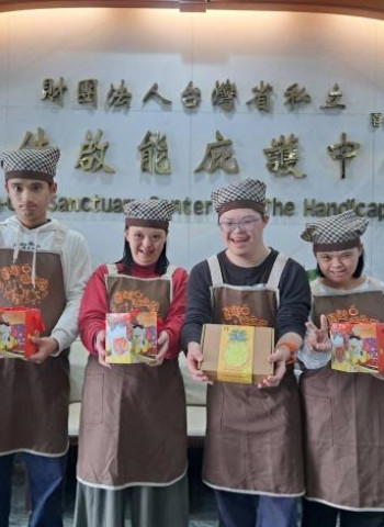 臺南小金龍年好運購開跑 黃偉哲市長號召支持身障團體春節禮盒