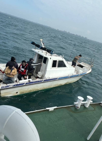 自用小船機械故障失去動力!臺南海巡署艦隊火速救援五人脫險